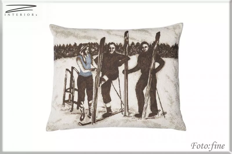 Kissen fine Bormio.
Bedrucktes Kissen mit 2 Skifahrern, einer Frau und Landschaft. Retrobild.