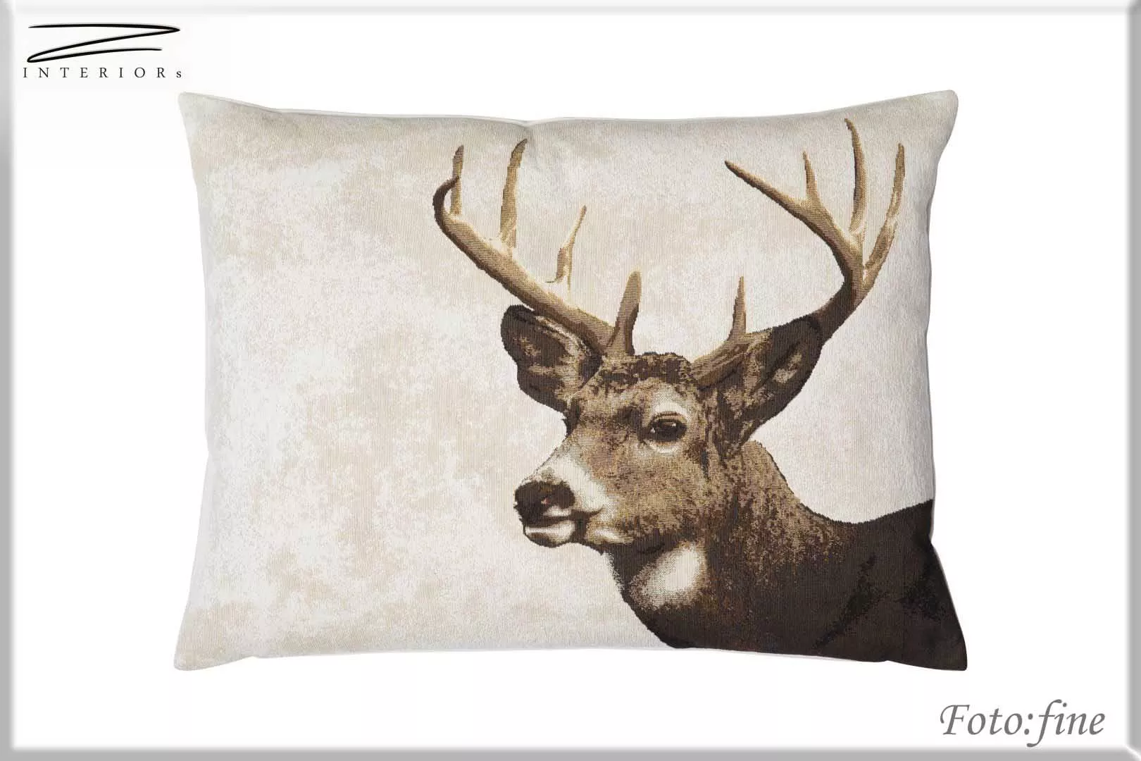 Kissen fine King of forest.Bedrucktes Kissen mit einem Hirschkopf.